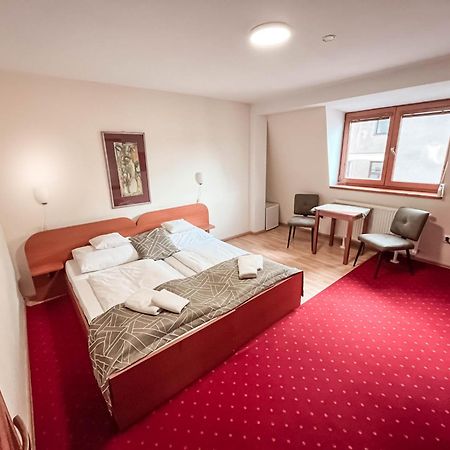 Penzion Tavel Prešov Exteriör bild