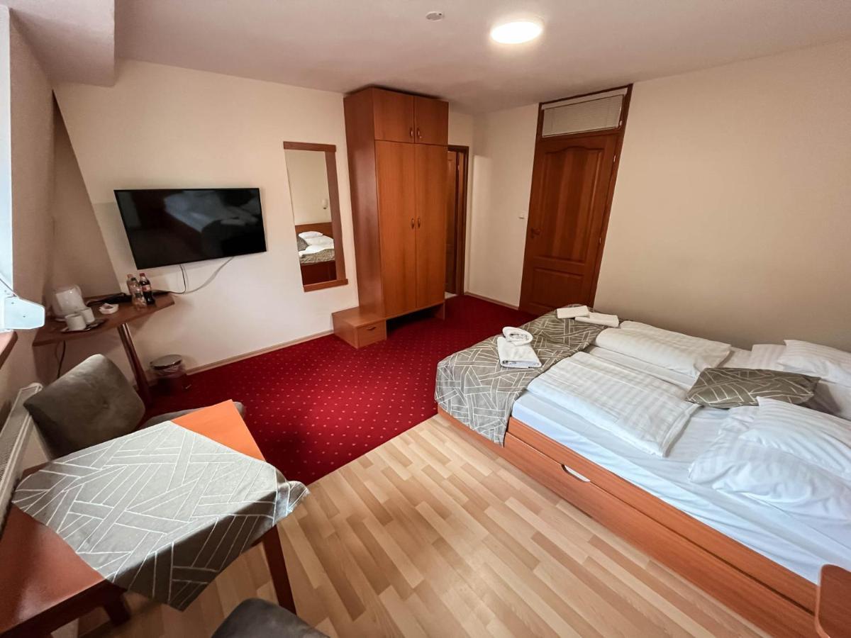 Penzion Tavel Prešov Exteriör bild