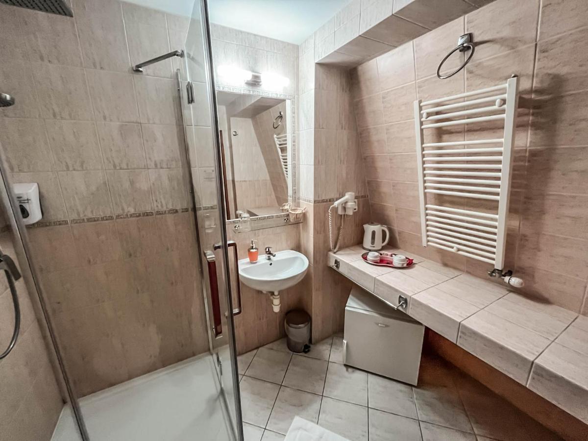Penzion Tavel Prešov Exteriör bild